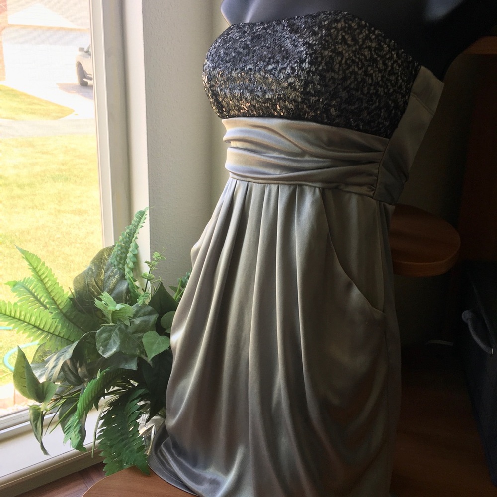 🌟🍀 3/$18 Gorgeous silky strapless dress/top